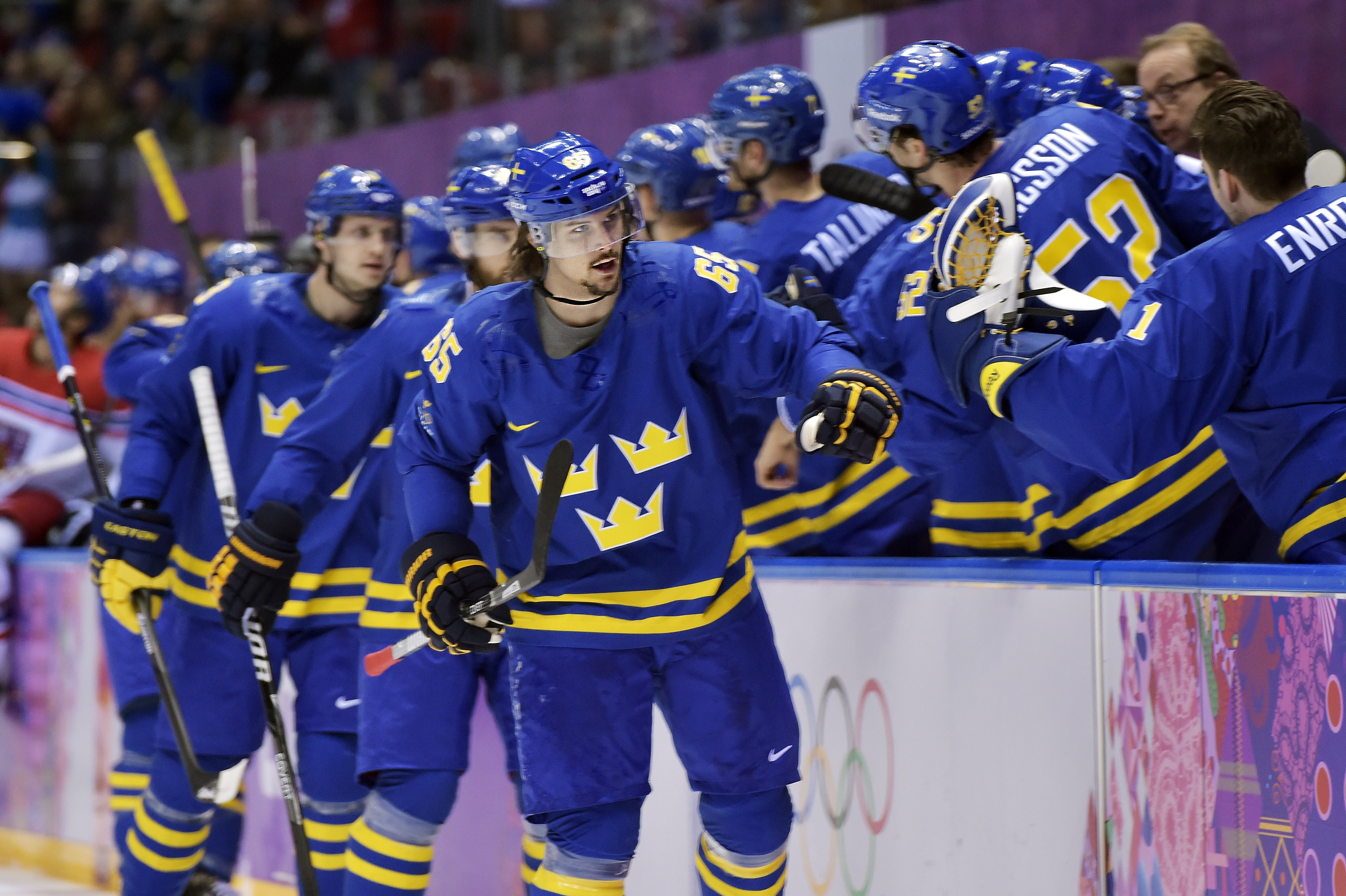 Sveriges Erik Karlsson jublar efter 0-1 målet. Sveriges Erik Karlsson jublar efter 0-1 målet.