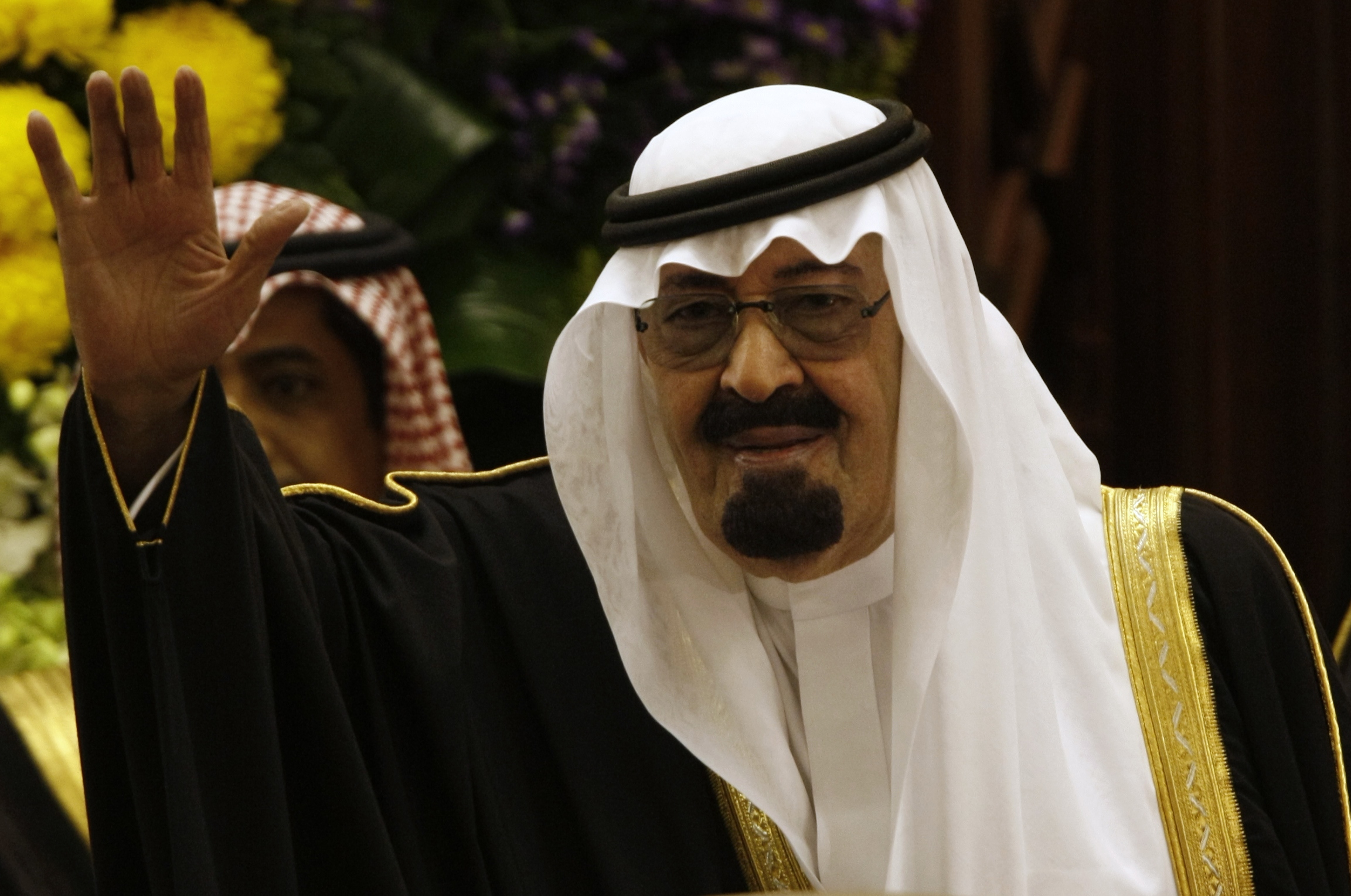 För svenskarna högaktuella Saudiarabien, ledda av kung Abdullah bin Abdul Aziz al-Saud, har fängslat journalister och försökt blockera internettrafik för att dölja protester i östra delen av landet. Journalisten Hamza Kashgari greps efter tre kritiska twe För svenskarna högaktuella Saudiarabien, ledda av kung Abdullah bin Abdul Aziz al-Saud, har fängslat journalister och försökt blockera internettrafik för att dölja protester i östra delen av landet. Journalisten Hamza Kashgari greps efter tre kritiska twe