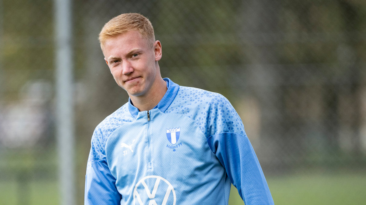 18-årige Hugo Larsson är med i truppen inför EM-kvalet mot Österrike. Arkivbild.