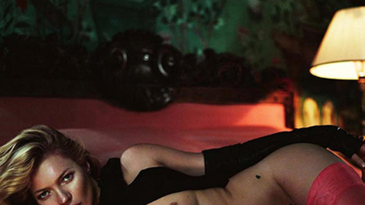 Kate Moss klär av sig i Playboy. 