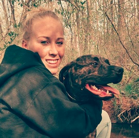 Bethany med hunden Tonca. Bethany med hunden Tonca.