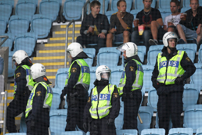 Skånederbyt var dock knappast den enda matchen som avbröts i allsvenskan. Stormötet mellan Malmö FF och Djurgården fick också avbrytas och mötet fick spelas om vid ett senare tillfälle. Skånederbyt var dock knappast den enda matchen som avbröts i allsvenskan. Stormötet mellan Malmö FF och Djurgården fick också avbrytas och mötet fick spelas om vid ett senare tillfälle.