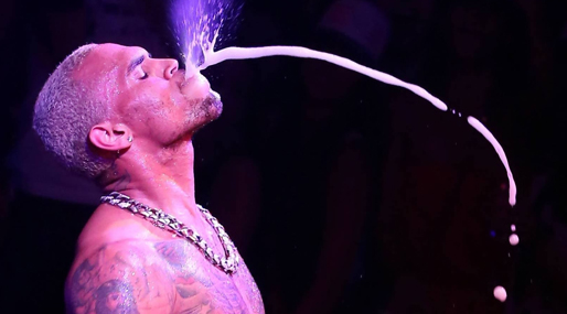 Chris Brown avslutade sitt Twitterkonto – men kom tillbaka efter en liten paus. Chris Brown avslutade sitt Twitterkonto – men kom tillbaka efter en liten paus.