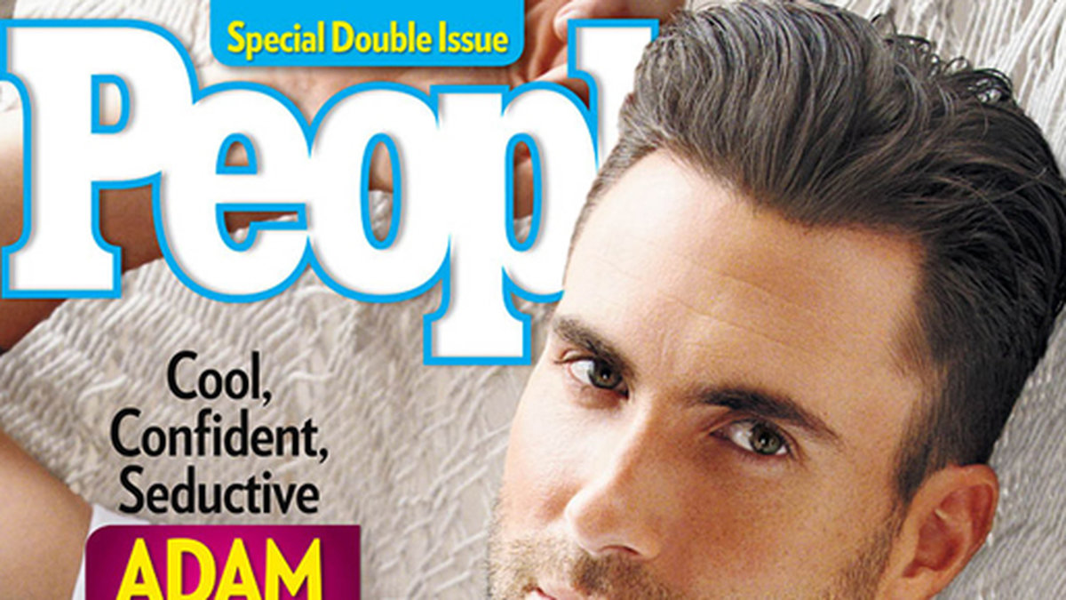 Adam Levine blev utsedd till världens sexigaste man av tidningen People. Här pryder han omslaget. 