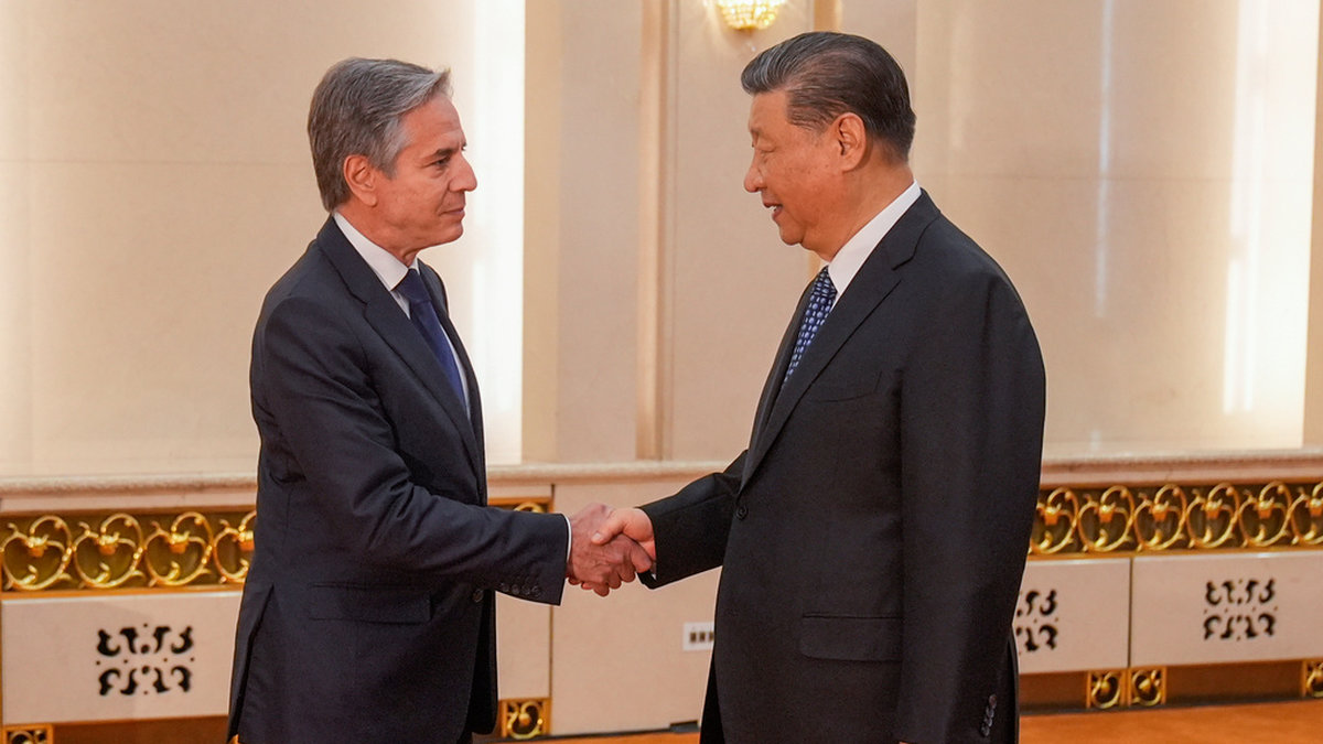 USA:s utrikesminister Antony Blinken och Kinas president Xi Jinping vid ett möte i Peking under fredagen.