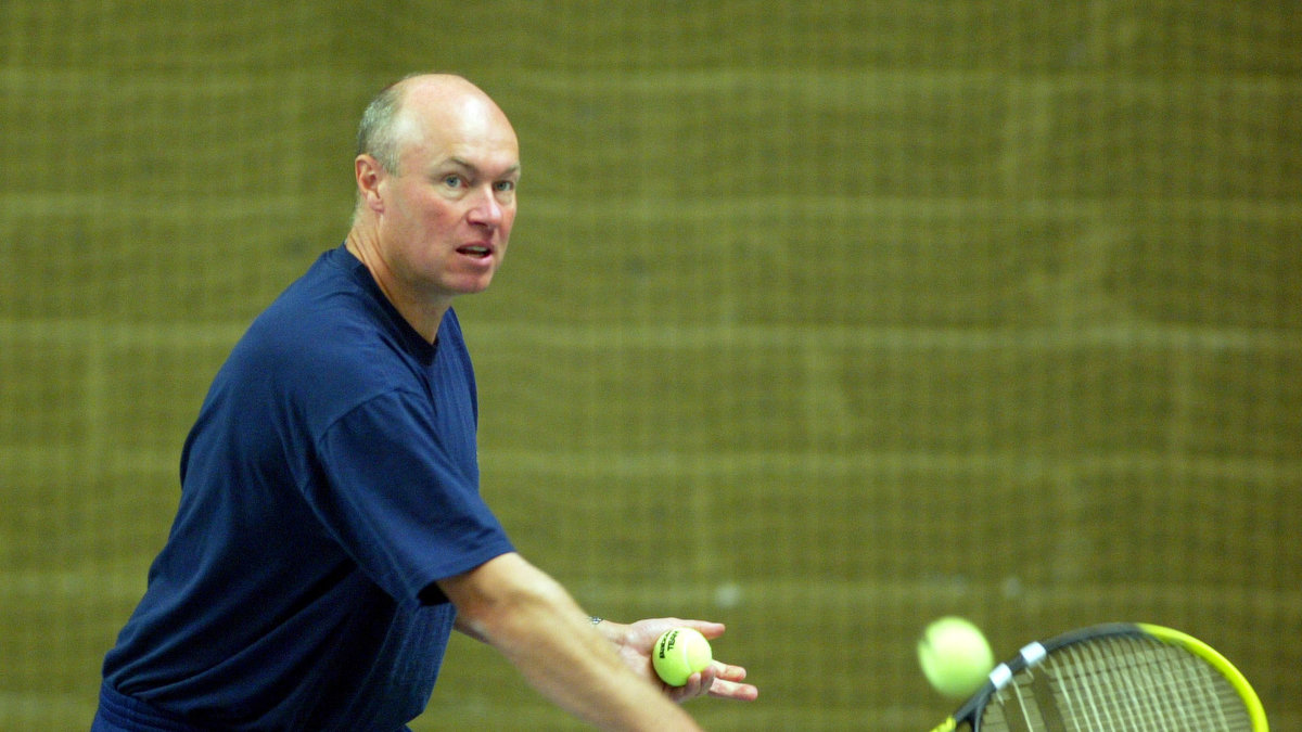 Gunnarsson spelade tennis själv i många år innan han blev expert.