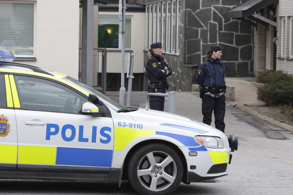 På torsdagen åtalades tre män, misstänkta för att ha misshandlat åklagarens huvudvittne, vid Lunds tingsrätt.