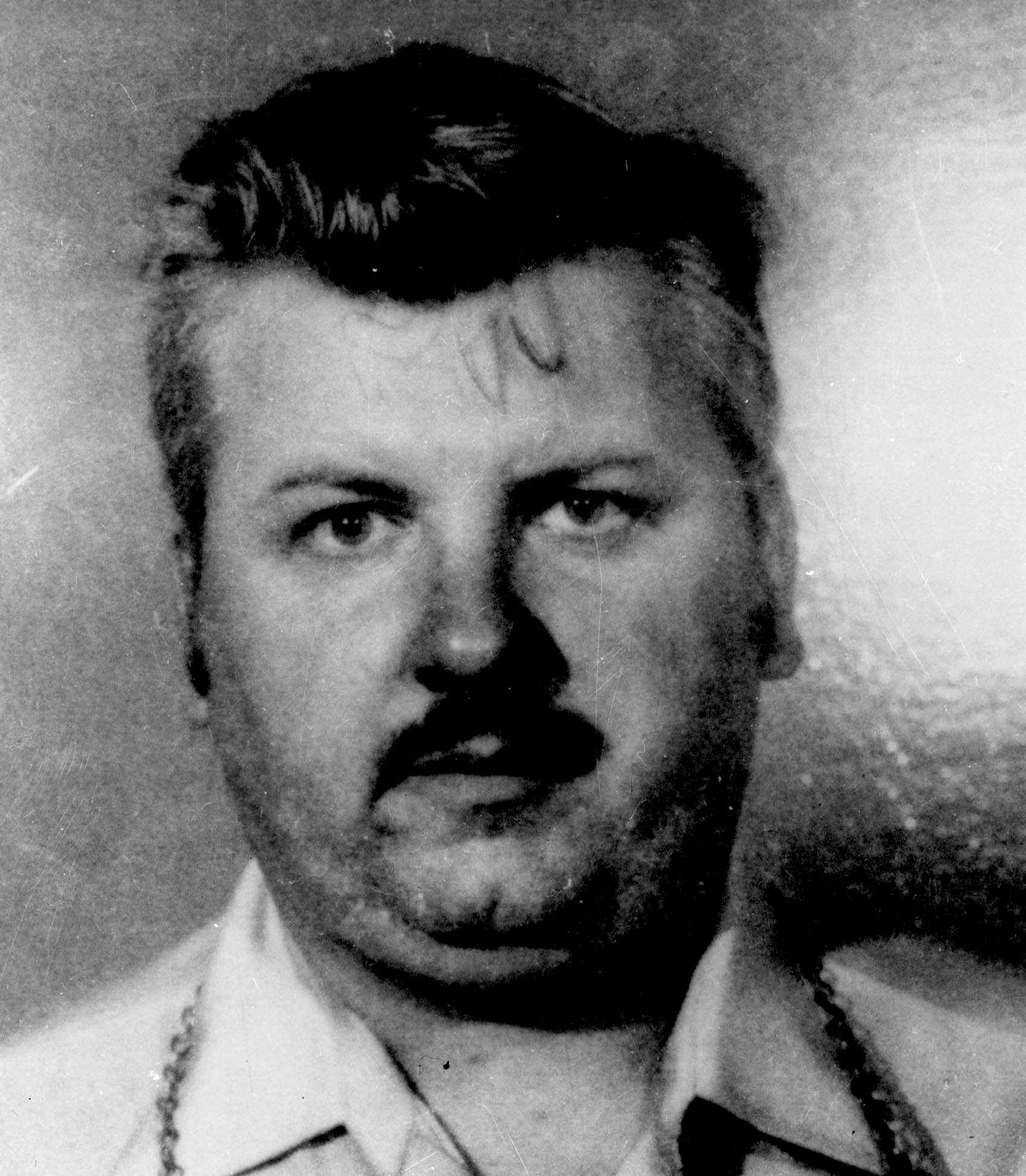 John Wayne Gacy: "Kiss my ass". En av världens mest kända seriemördare, med 33 liv på sitt samvete, valde att be folk att kyssa hans arsle när han avrättades 1994. John Wayne Gacy: "Kiss my ass". En av världens mest kända seriemördare, med 33 liv på sitt samvete, valde att be folk att kyssa hans arsle när han avrättades 1994.