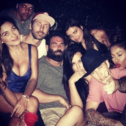 Justin Bieber och Dan Bilzerian hänger. Justin Bieber och Dan Bilzerian hänger.