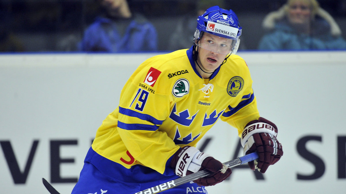 Landslagsmeriterade Fredrik Warg återvänder till Sverige efter en säsong med KHL-laget Dinamo Riga.
