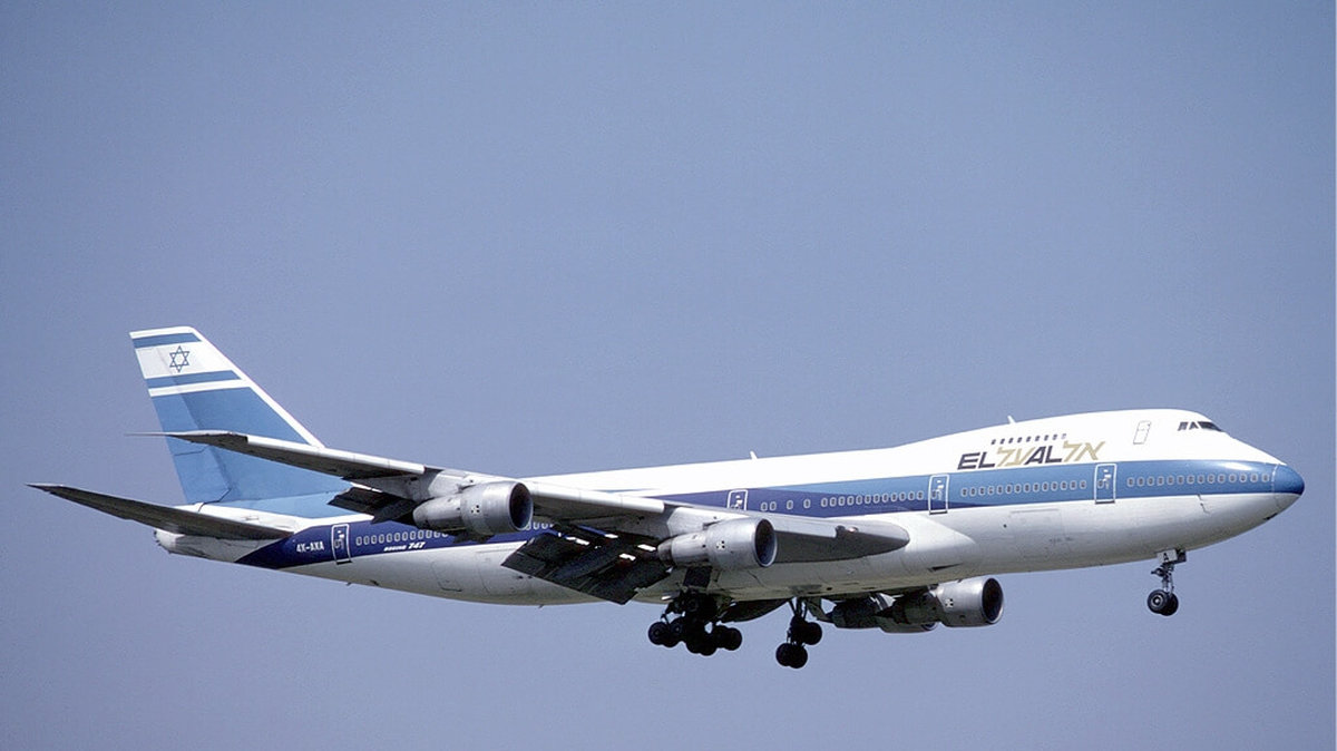 Ett flygplan på väg från New York till Tel Aviv uppges vara utsatt för bombhot