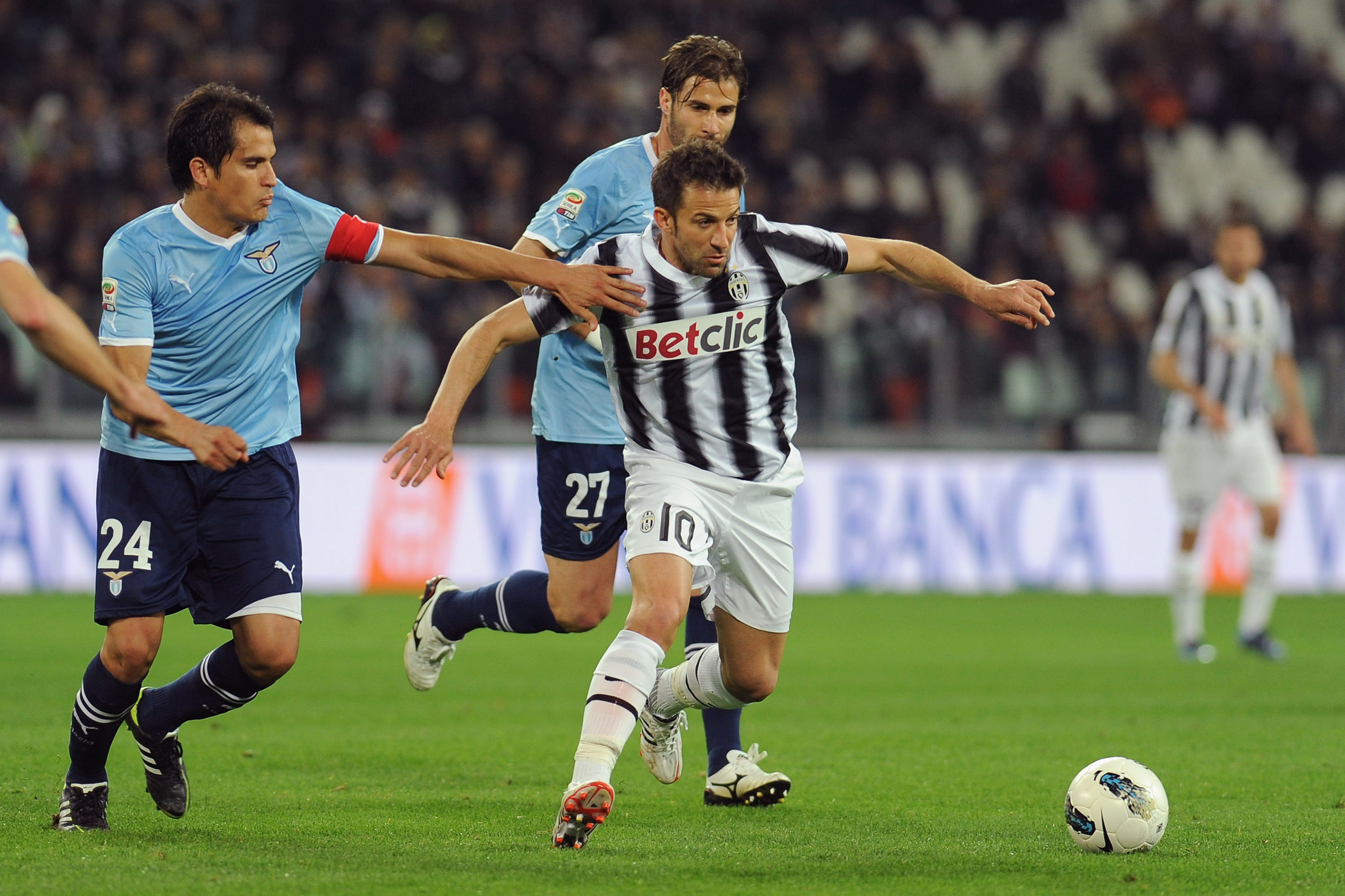 Men i den 82.a matchminuten slog veteranen  Alessandro Del Piero till och sköt  Juventus till serieledning.