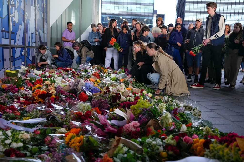 Många samlades på tisdagen för att hedra dödsoffren i skjutningen som skakade Köpenhamn i söndags.