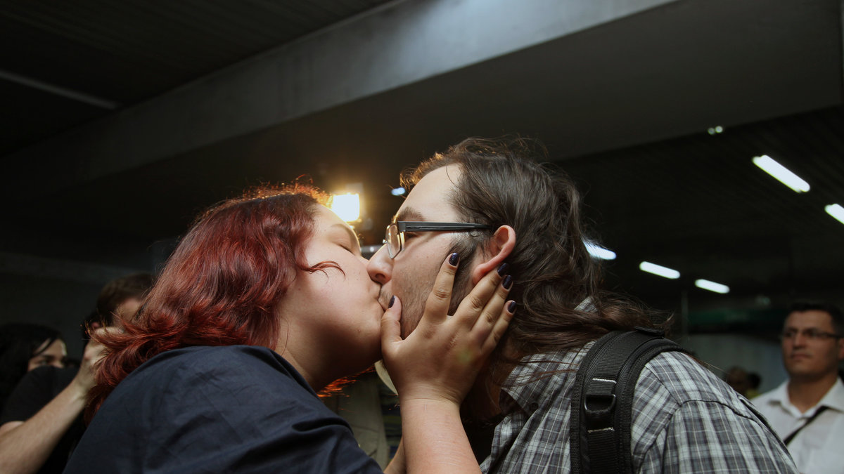 Ett kyssande par kan bli måltavla för Wiens nya förbud.