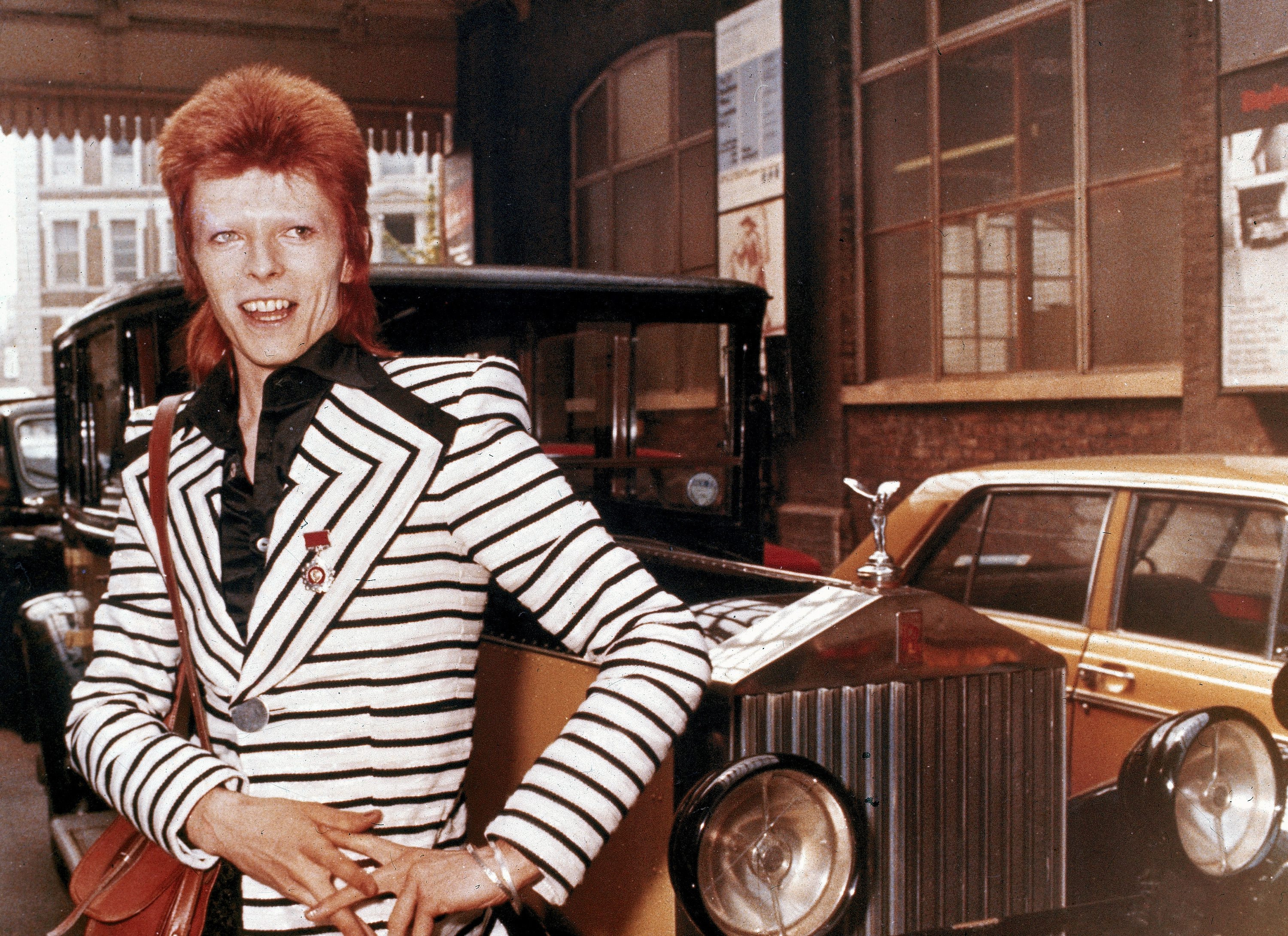 David Bowie kan bidra med kostym till filmen.