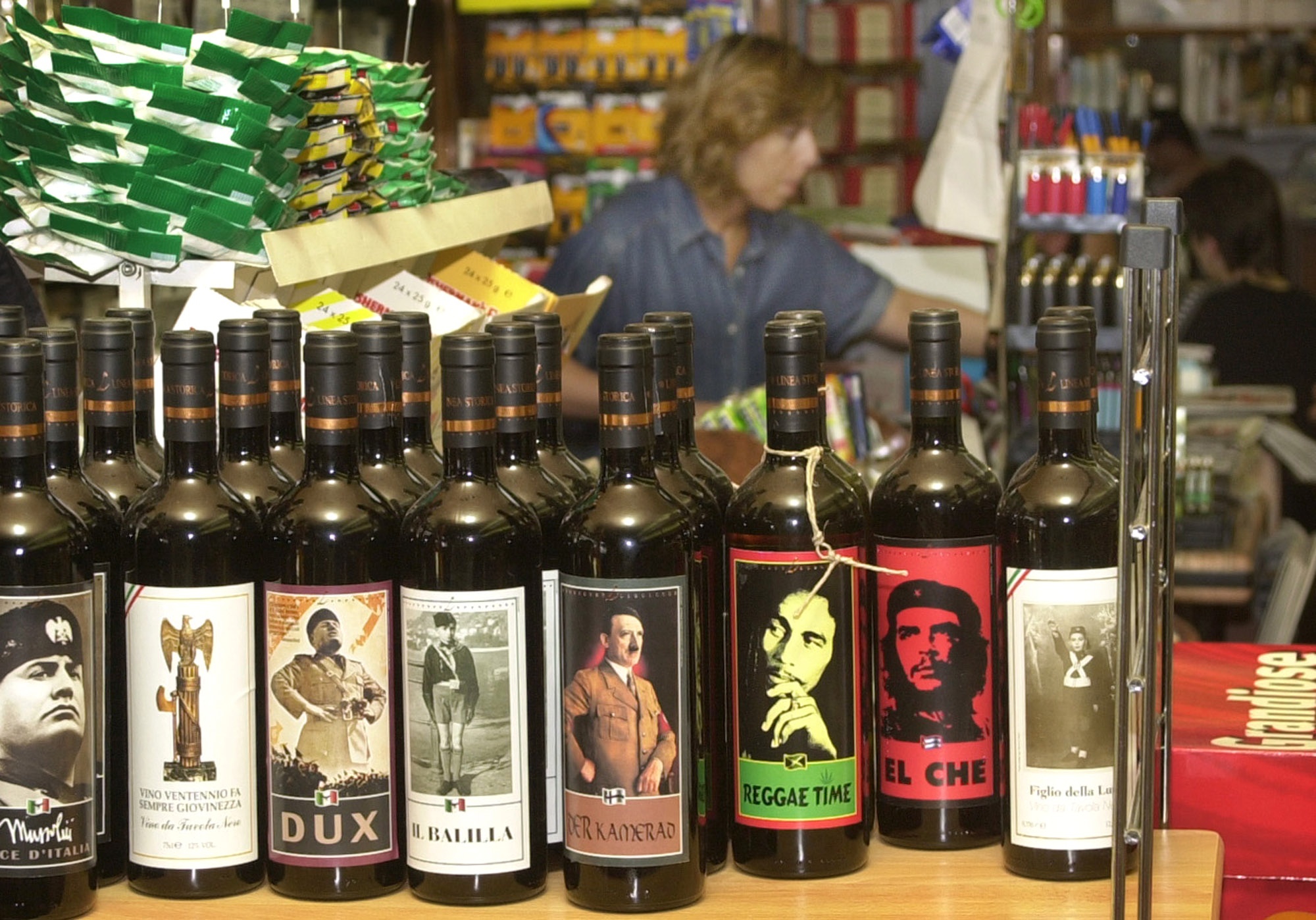 Givetvis finns det vin och diverse andra prylar med Marleys nuna på. Givetvis finns det vin och diverse andra prylar med Marleys nuna på.