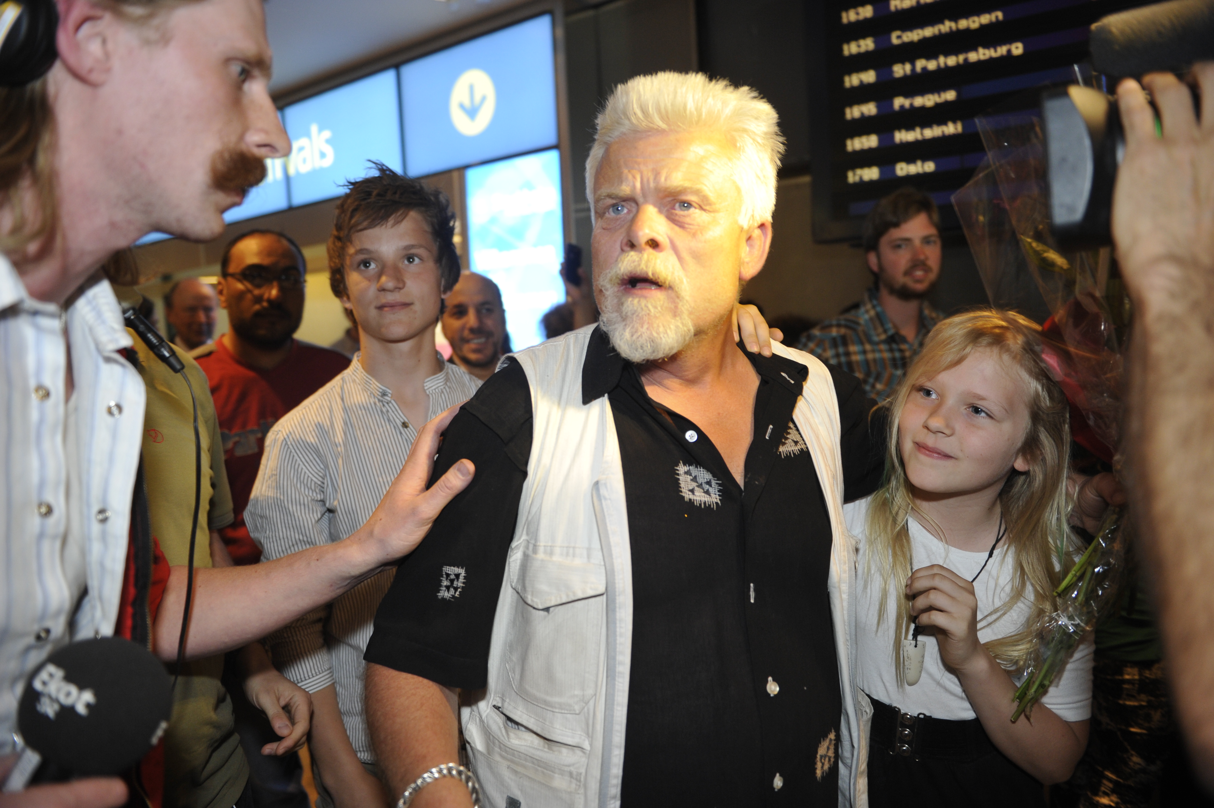Det kanske blir Mattias "Ship to Gaza" Gardell som får skänka bort pengar med sitt eget ansikte på. Det kanske blir Mattias "Ship to Gaza" Gardell som får skänka bort pengar med sitt eget ansikte på.