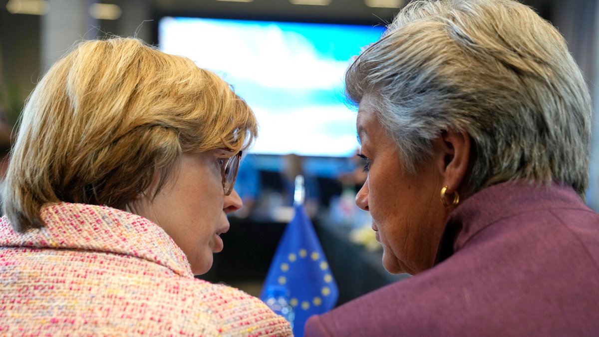 Europol-chefen Catherine De Bolle (till vänster) i samtal med EU:s inrikeskommissionär Ylva Johansson på ett möte i Antwerpen i somras. Arkivfoto.