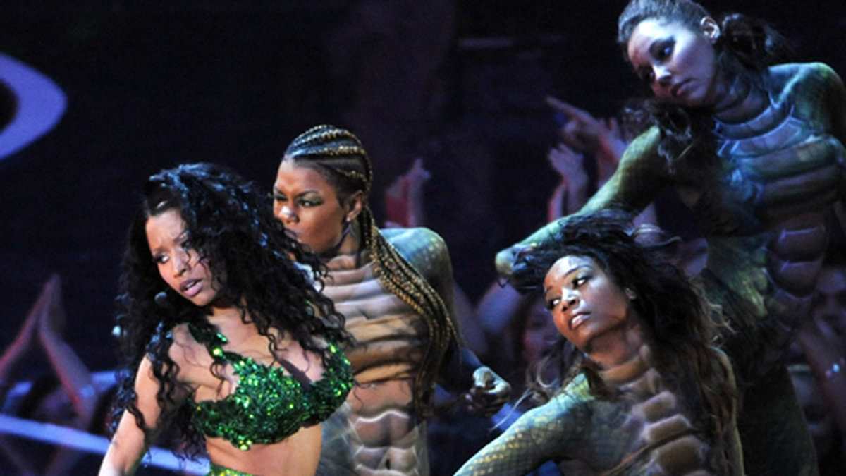 Nicki Minaj dansade loss på scenen. 