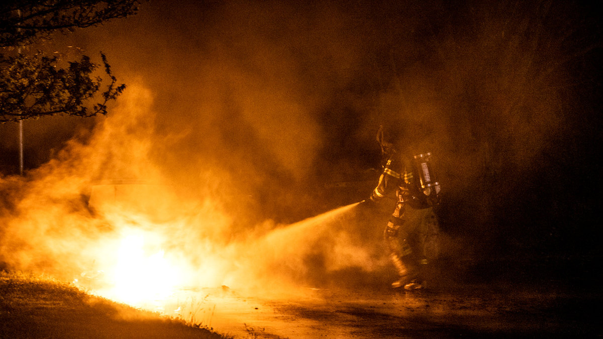 Flera bränder bröt ut under torsdagskvällen i centrala Trollhättan.