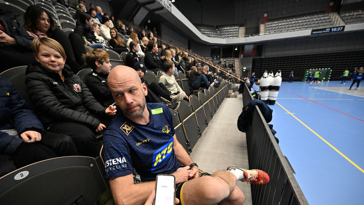 Sveriges landslagsläkare Daniel Jerrhag i samband med landslagets träning i Halmstad.