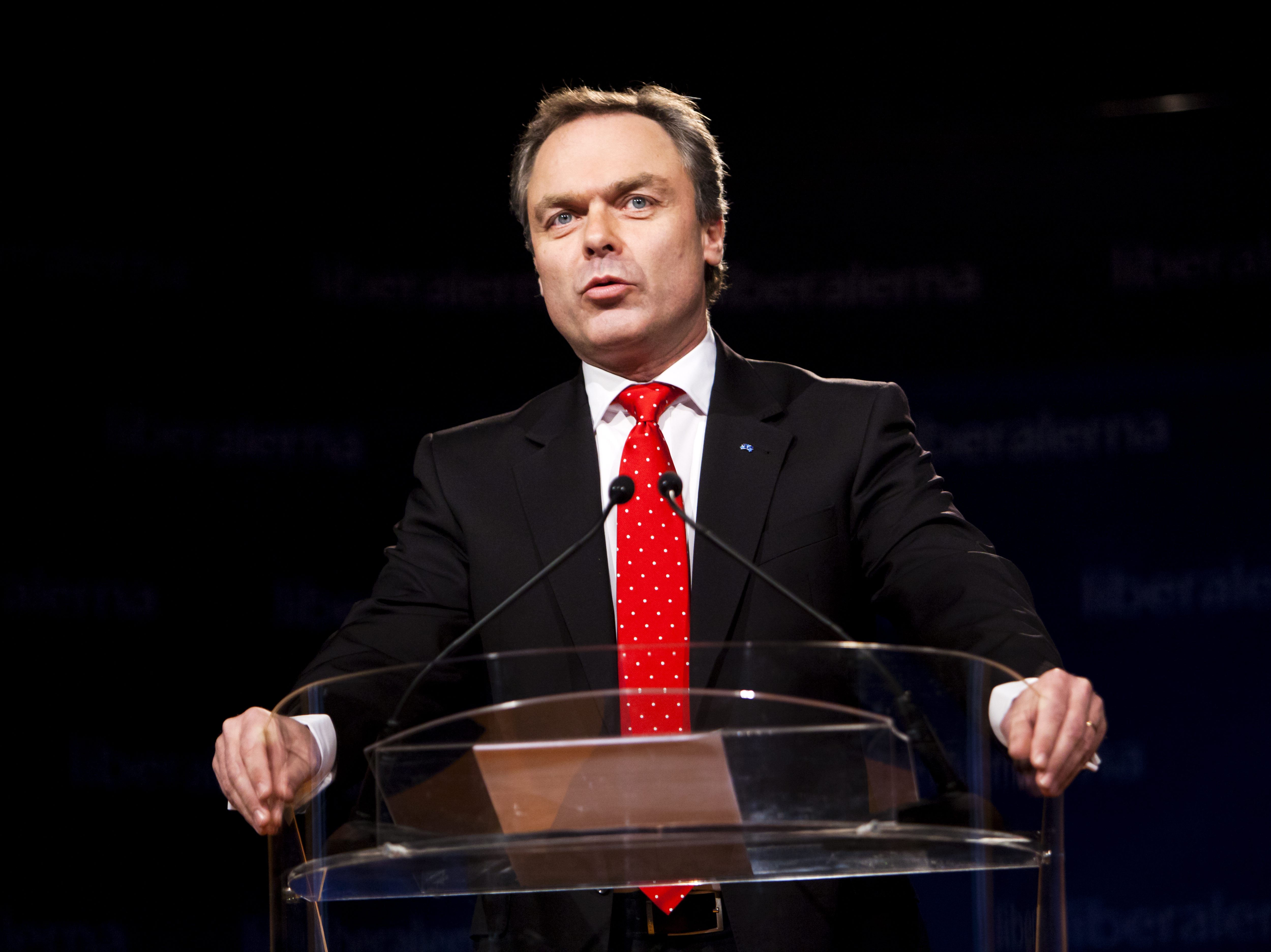 Utbildningsminister Jan Björklund (fp) inför elitklasser på högstadiet från och med 2012.