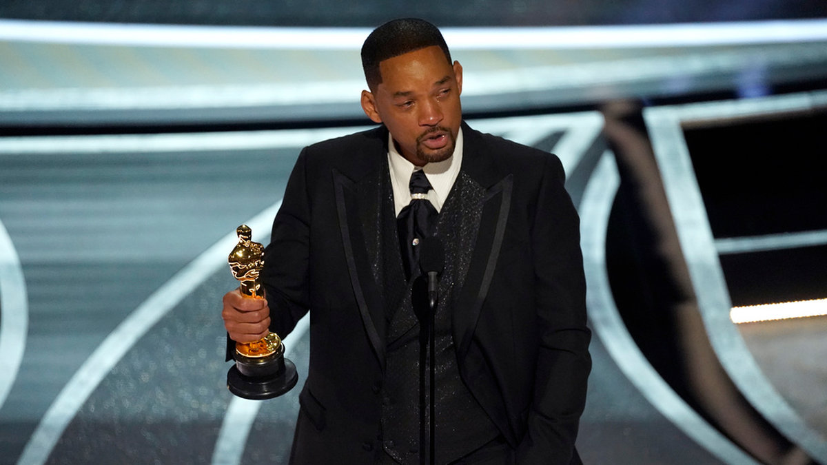 Efter att han slagit Chris Rock kom Will Smith tillbaka på scenen för att ta emot en Oscar för bästa manlige skådespelare. Arkivbild.