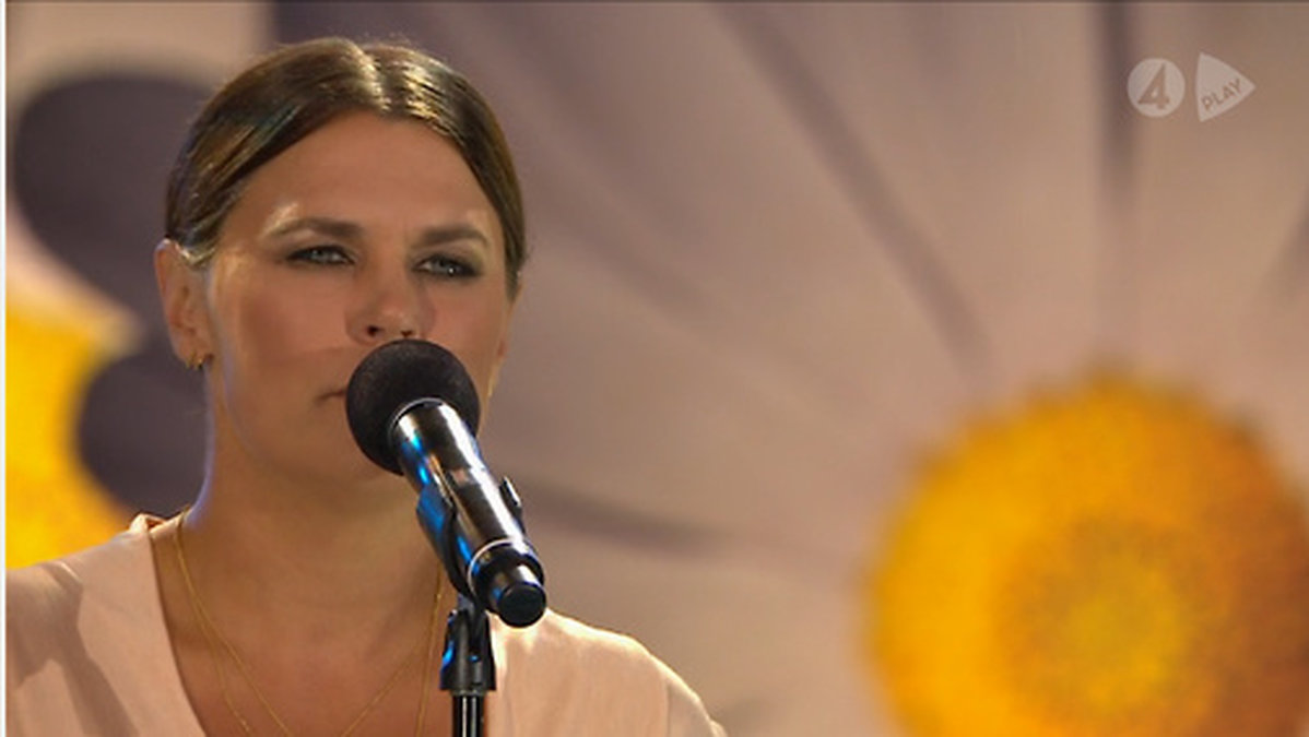 Mia Skäringer sjunger "Halleluja".