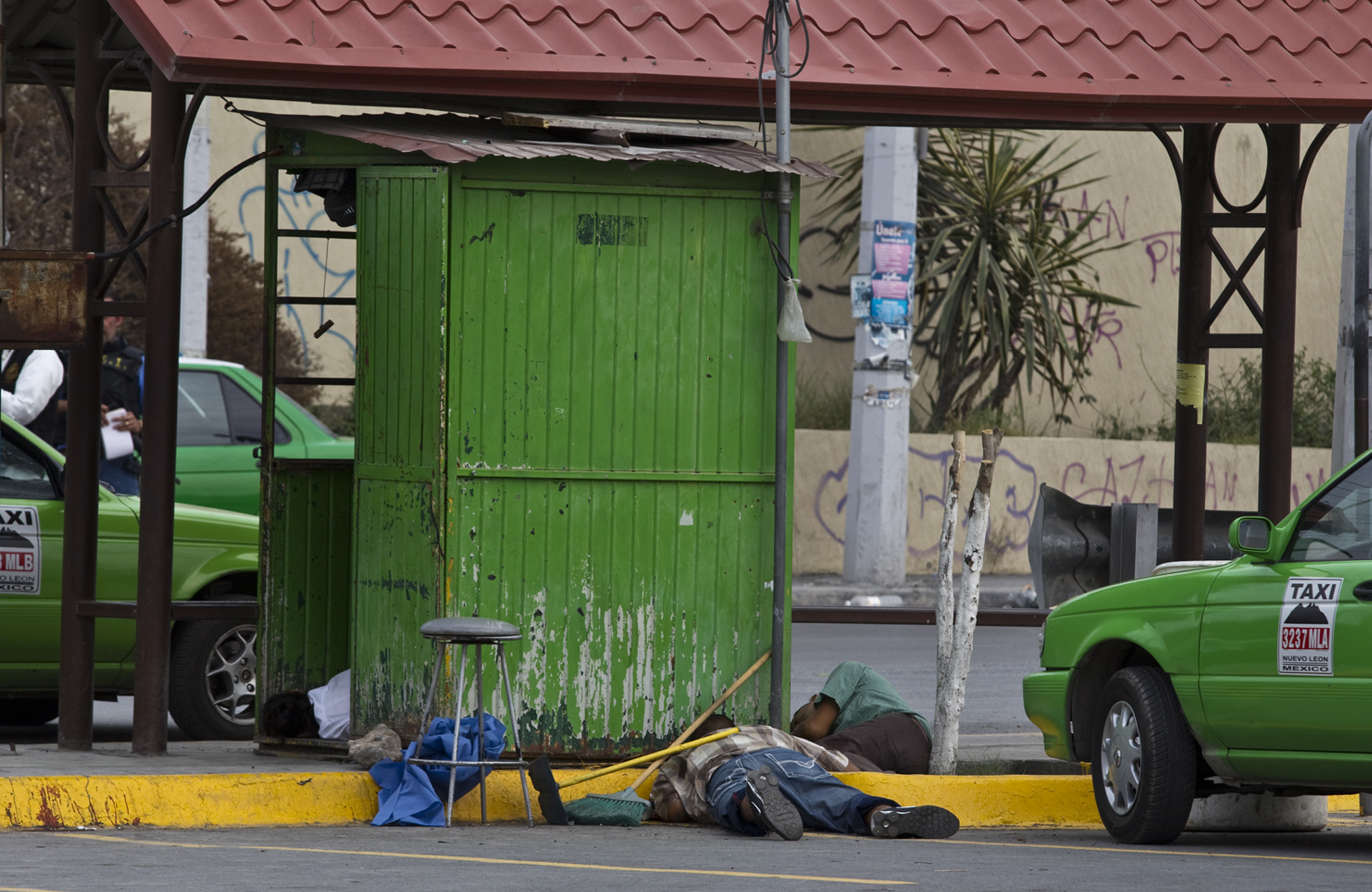 Oroligheterna i Monterrey har ökat med åren. Den här bilden är tagen 31 maj 2011 då tre män dödades vid en taxistation. Inom loppet av tre veckor mördades 11 personer.