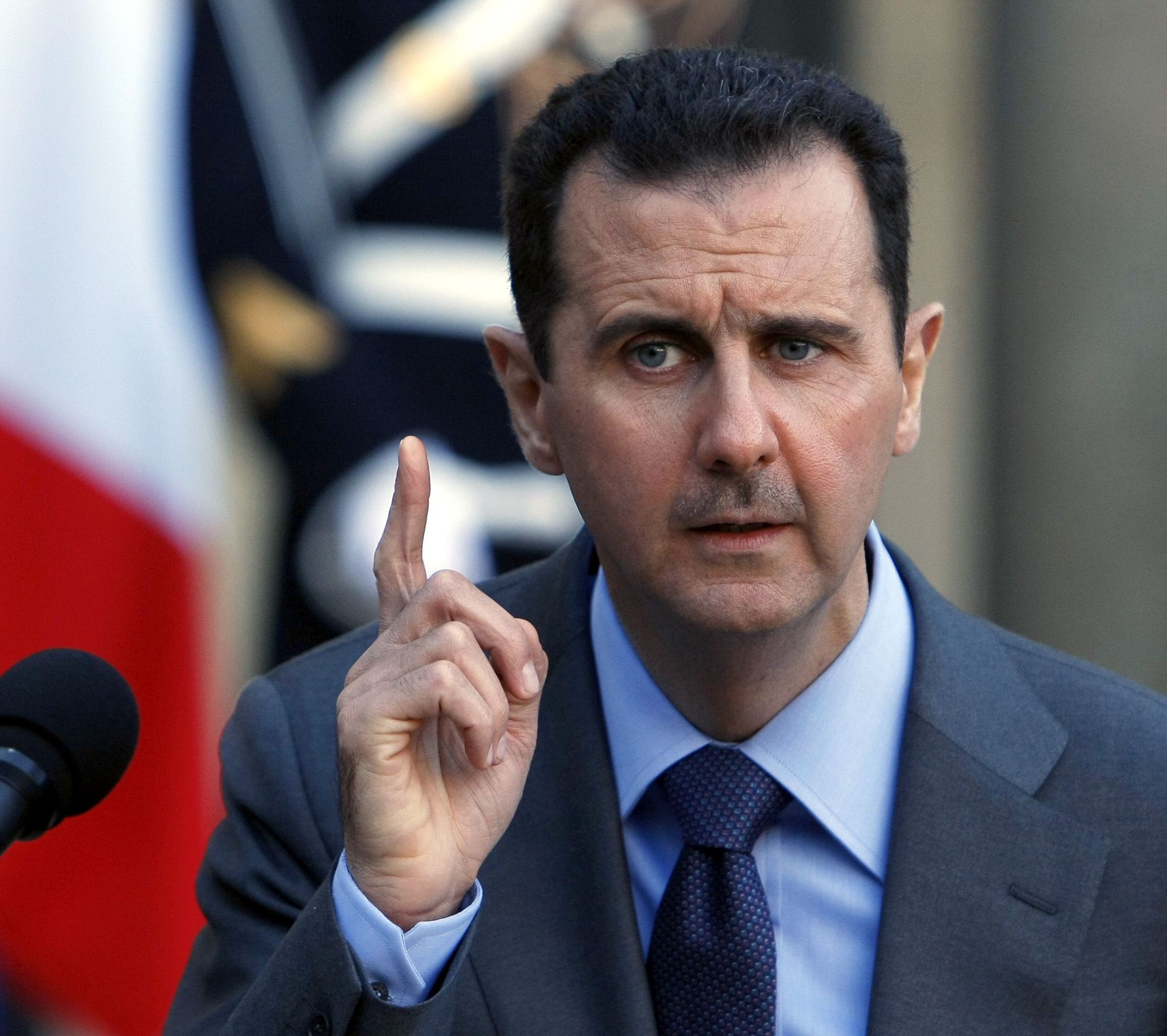 Även innan det blodbad som nu utspelar sig i Syrien har Bashar al-Assads regim övervakat och kontrollerat nätet. Alla som på sociala medier vittnar om repression och våld ses som nationens fiender. Det finns flera exempel på syriska journalister som gripi Även innan det blodbad som nu utspelar sig i Syrien har Bashar al-Assads regim övervakat och kontrollerat nätet. Alla som på sociala medier vittnar om repression och våld ses som nationens fiender. Det finns flera exempel på syriska journalister som gripi