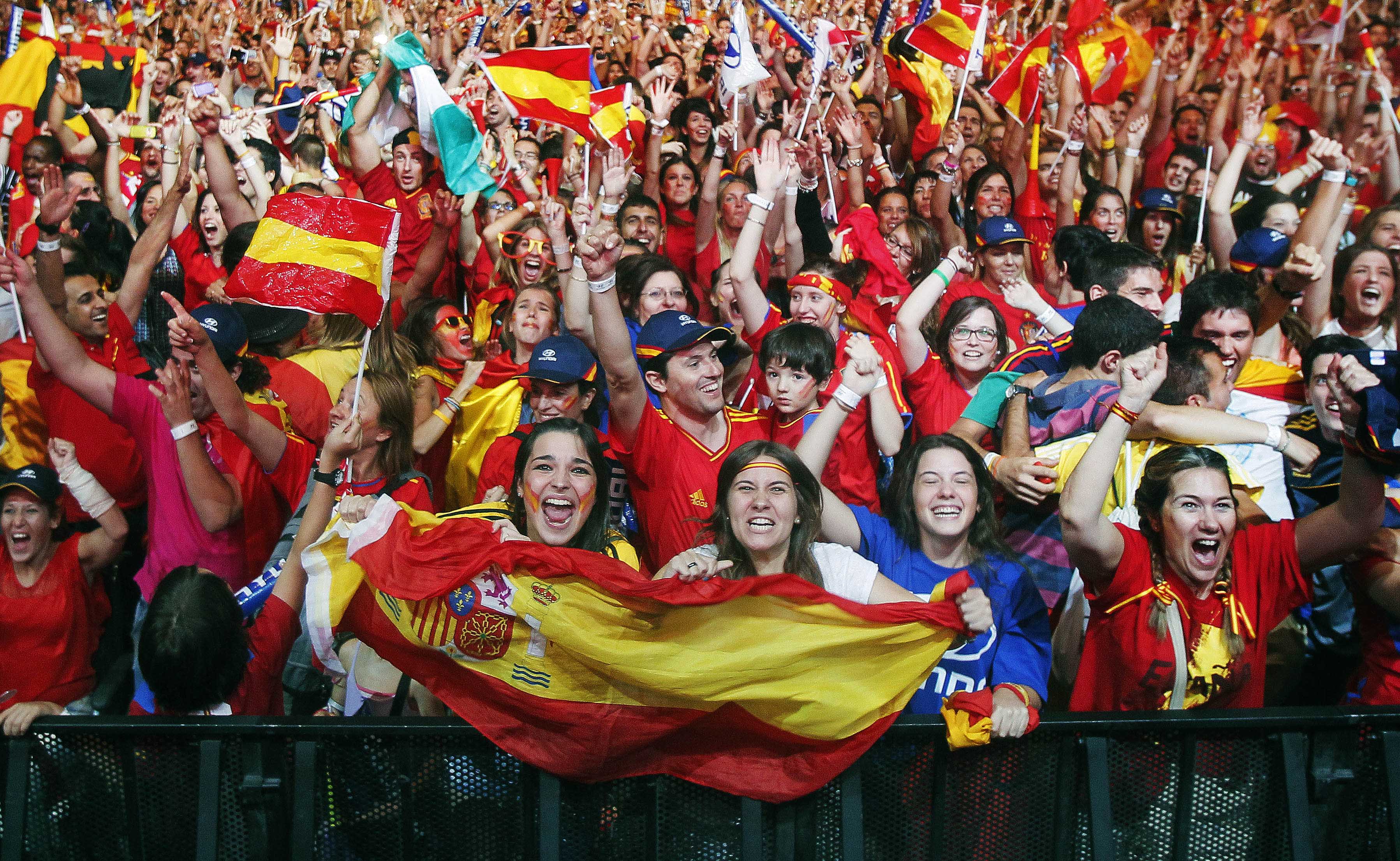 De spanska fansen håller på tidernas bästa lag. Då är det lätt att vara glad.