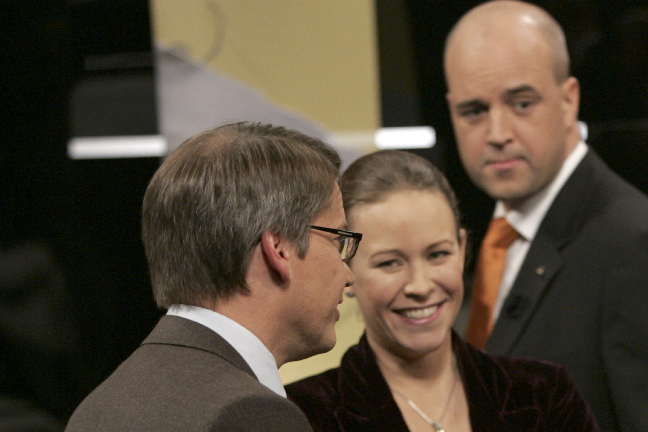 Kommer miljöpartiets Maria Wetterstrand till slut att ge med sig och bilda regering med Reinfeldt och Hägglund?