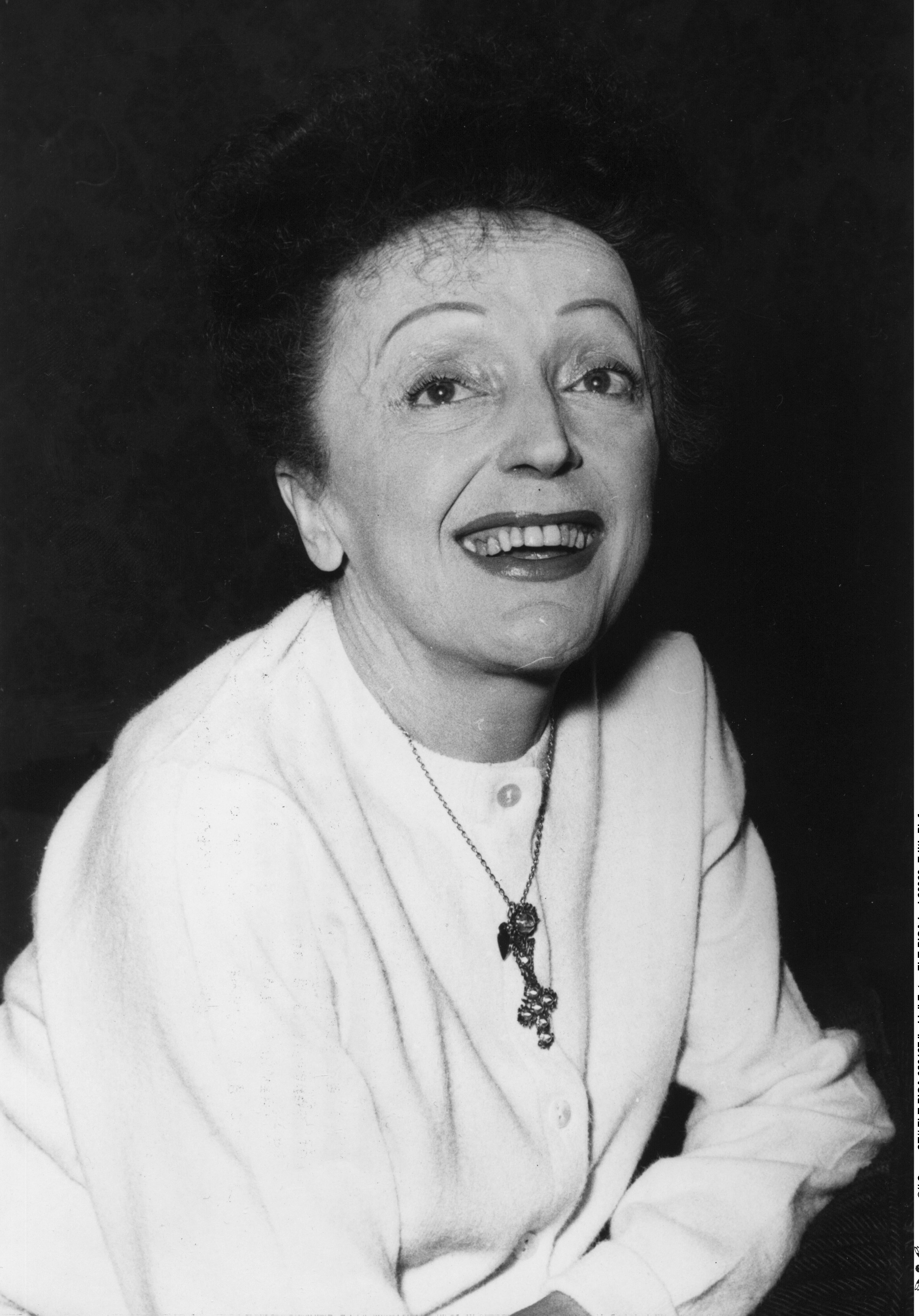 Den riktiga Edith Piaf. Sångerskan dog 1963, vid 47 års ålder.