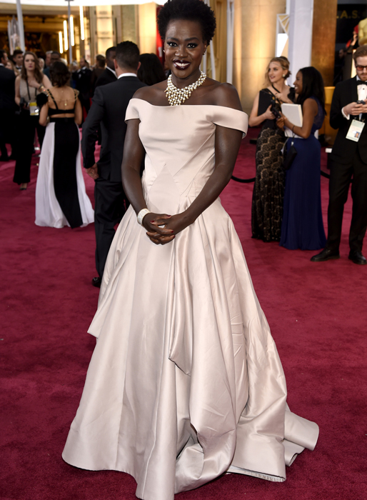 Viola Davis satsade på en klassisk Oscarsbakelse. Tjusigt! Viola Davis satsade på en klassisk Oscarsbakelse. Tjusigt!