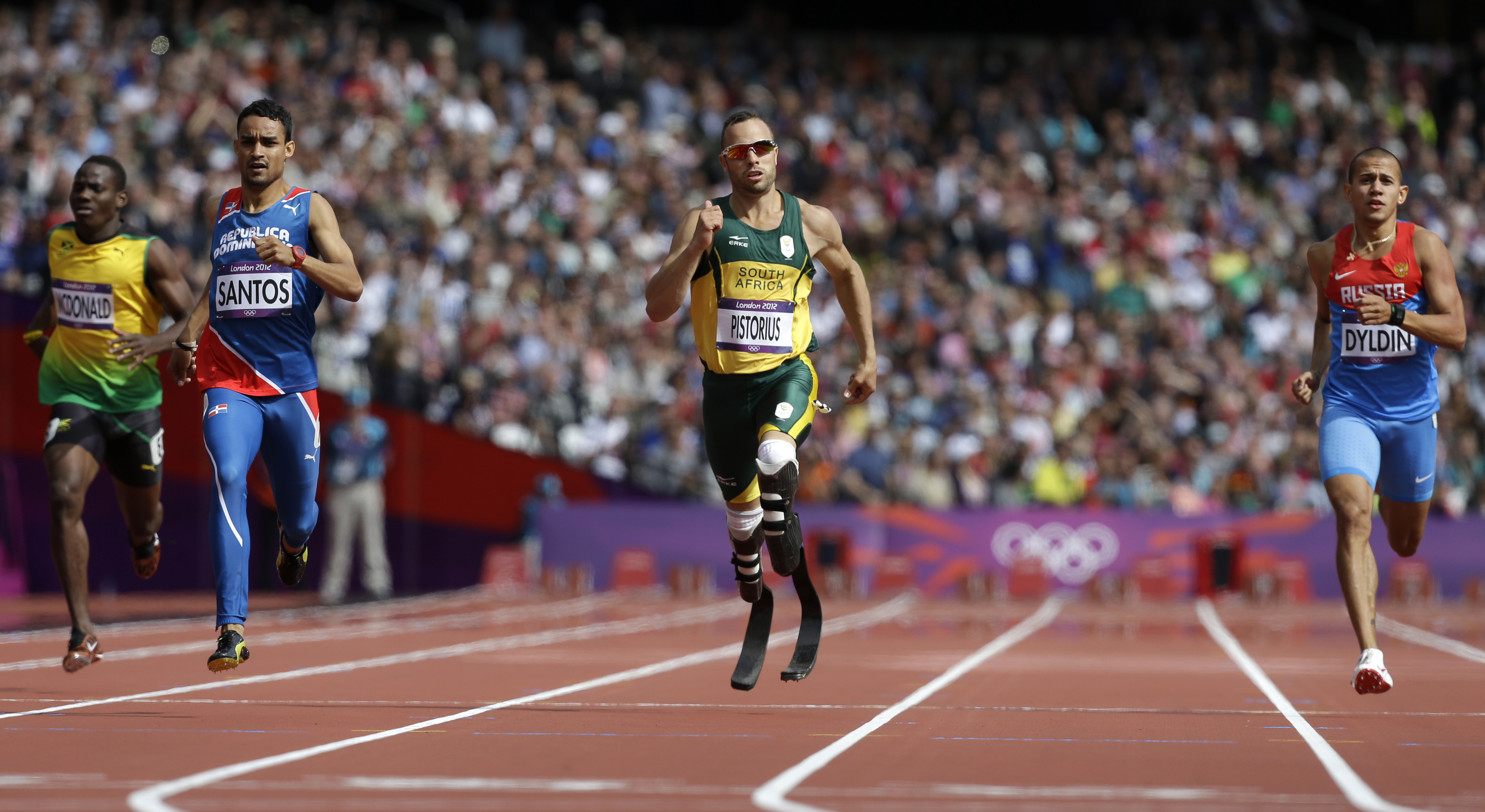 Oscar "Blade Runner" Pistorius tog sig till semifinal i OS, trots att han saknar ben. En av årets stora prestationer. Oscar "Blade Runner" Pistorius tog sig till semifinal i OS, trots att han saknar ben. En av årets stora prestationer.