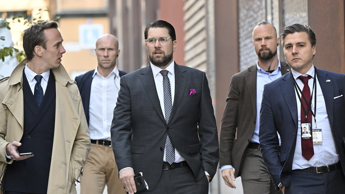 Sverigedemokraternas partiledare Jimmie Åkesson anländer till nationella säkerhetsrådets möte.