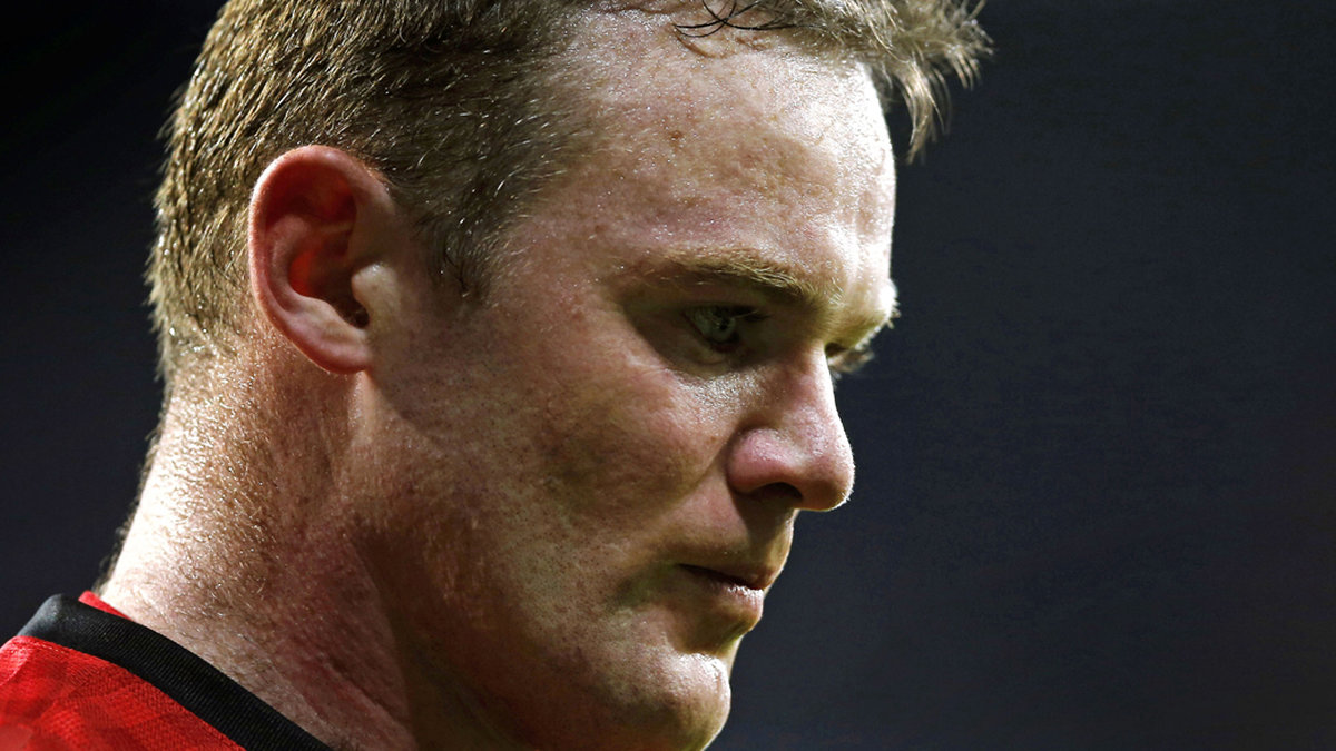 Den brittiska fotbollsspelaren Wayne Rooney var bara 18 år gammal när han erkände i brittisk press att han under sina ungdomsår brukade ligga med prostituerade kvinnor. Tidningen Sunday Mirror avslöjade även att Rooney brukade besöka massagesalonger i Liverpool, och Rooney erkände omedelbart. 