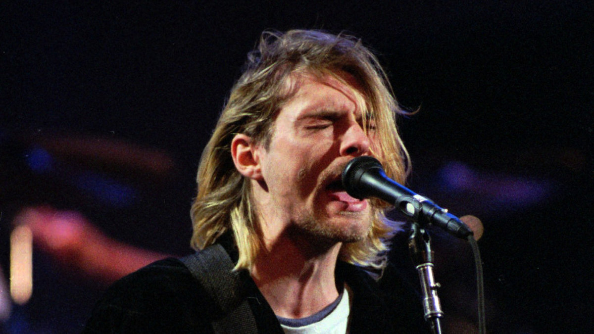 Kurt Cobains ikoniska Fender har sålts på auktion.