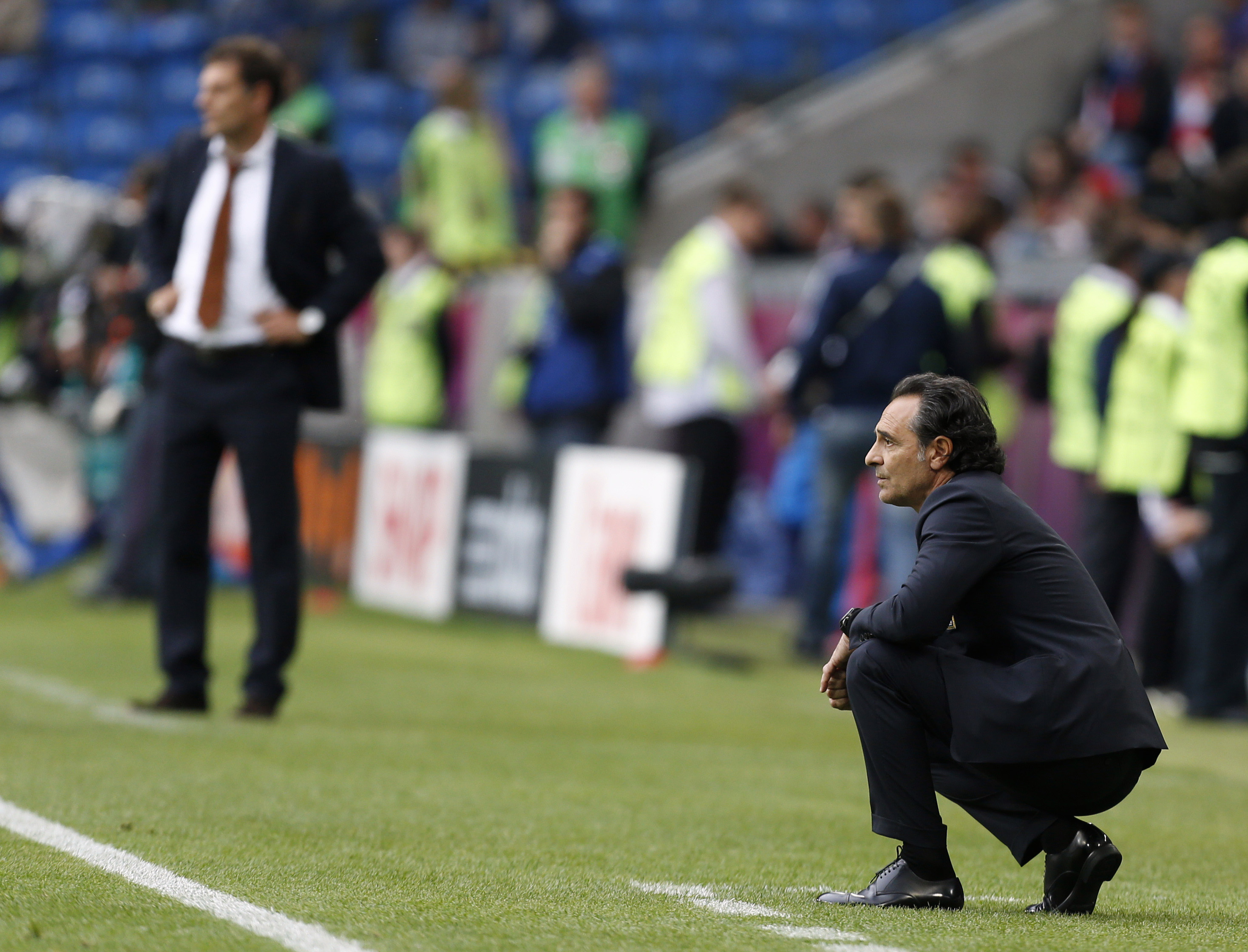 Tränarna Cesare Prandelli och Slaven Bilic. Tränarna Cesare Prandelli och Slaven Bilic.