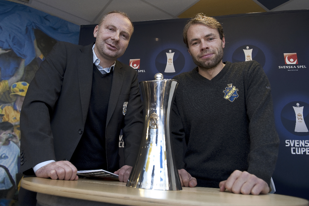 Andreas Alm tillsammans med IFK Göteborgs sportchef, Håkan Mild.