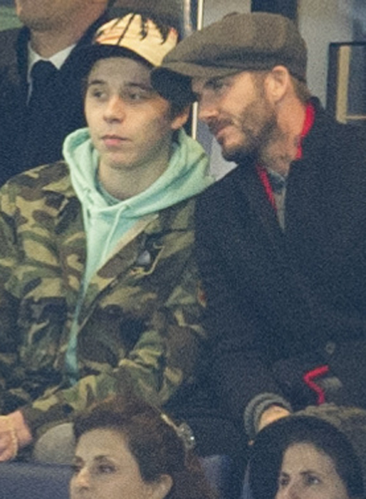Brooklyn Beckham kollar in Zlatan på plan med pappa David. Brooklyn Beckham kollar in Zlatan på plan med pappa David.