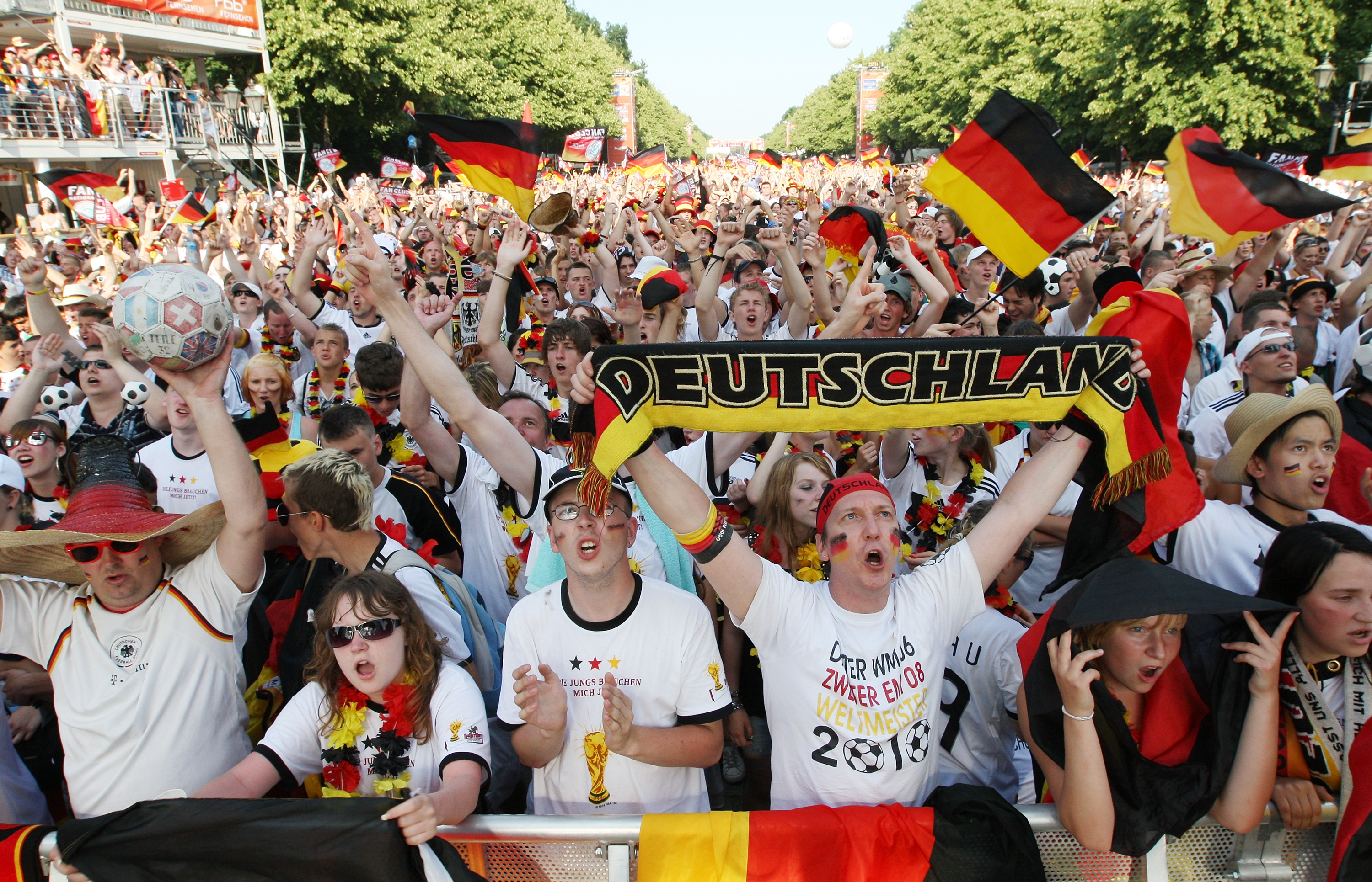 Det är alltid en galen folkfest i Tyskland när det vankas stora fotbollsmästerskap.