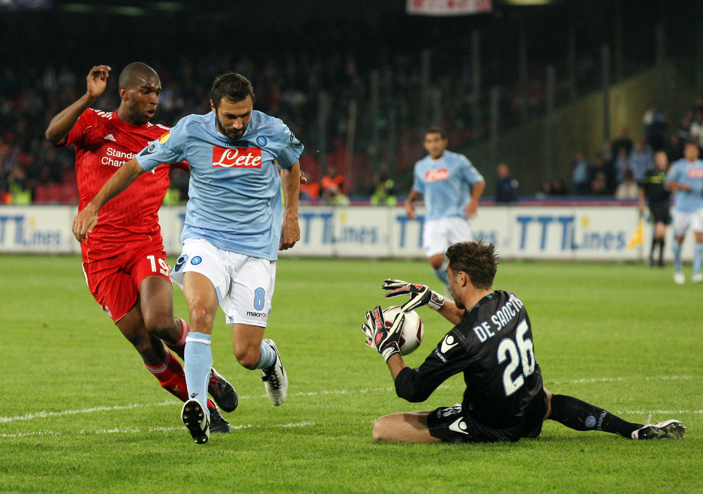 Morgan De Sanctis tror sig ha funnit lösningen till hur Napoli ska råda bukt på Bayern München.