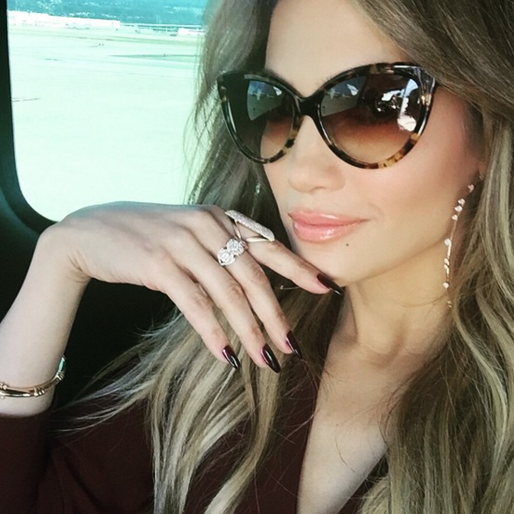 J Lo kör oxblodsröda. J Lo kör oxblodsröda.