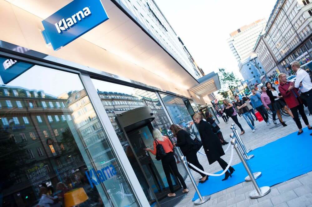 Det svenska IT-företaget Klarna har sitt kontor på Sveavägen i Stockholm. Det svenska IT-företaget Klarna har sitt kontor på Sveavägen i Stockholm.