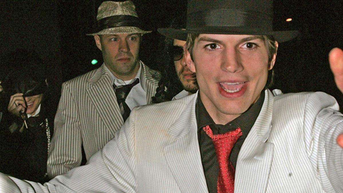 Ashton Kutcher tackar inte nej till en rolig fest. 
