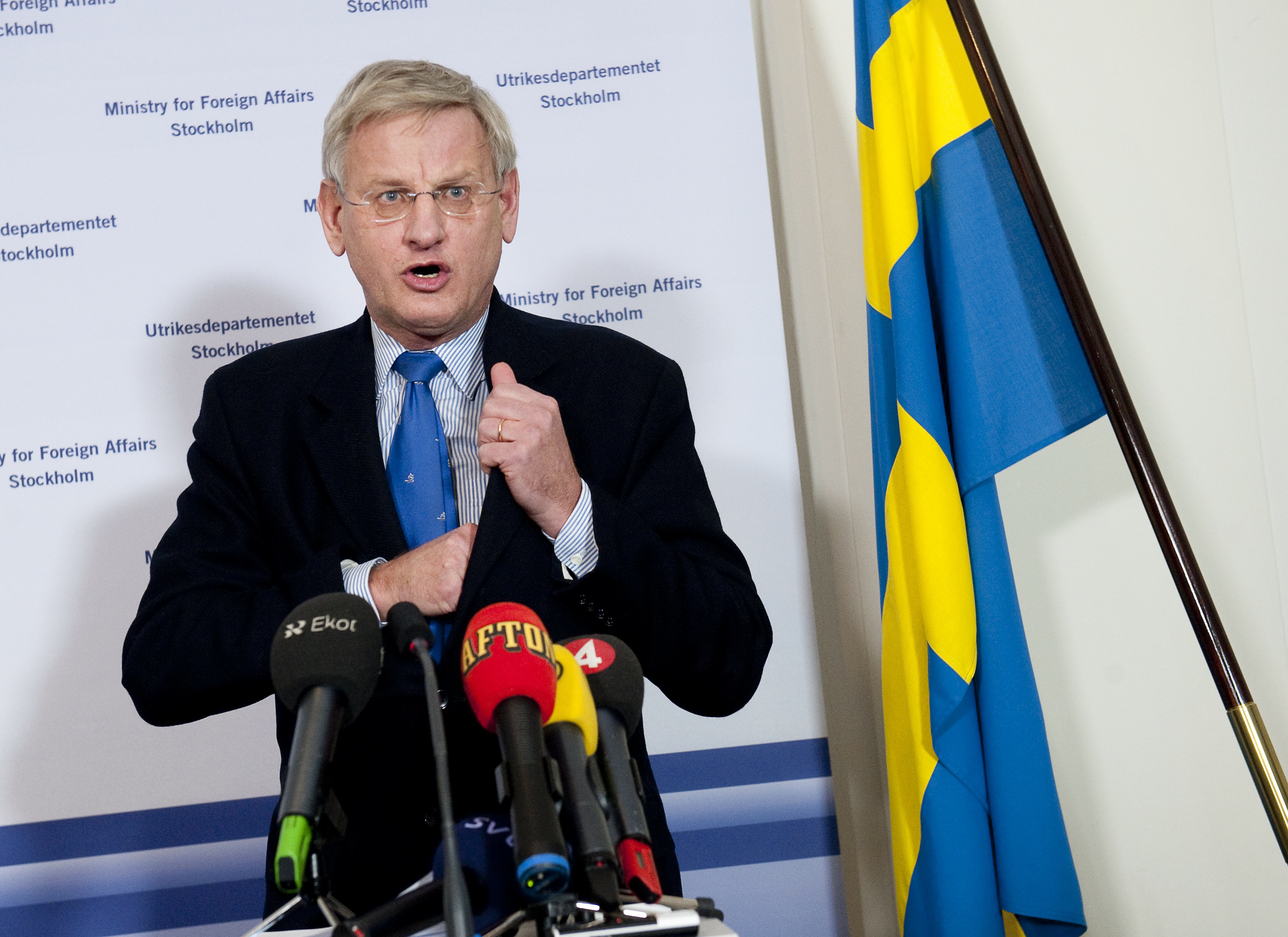 Carl Bildt pressades på frågor om Lundin Petroleum.