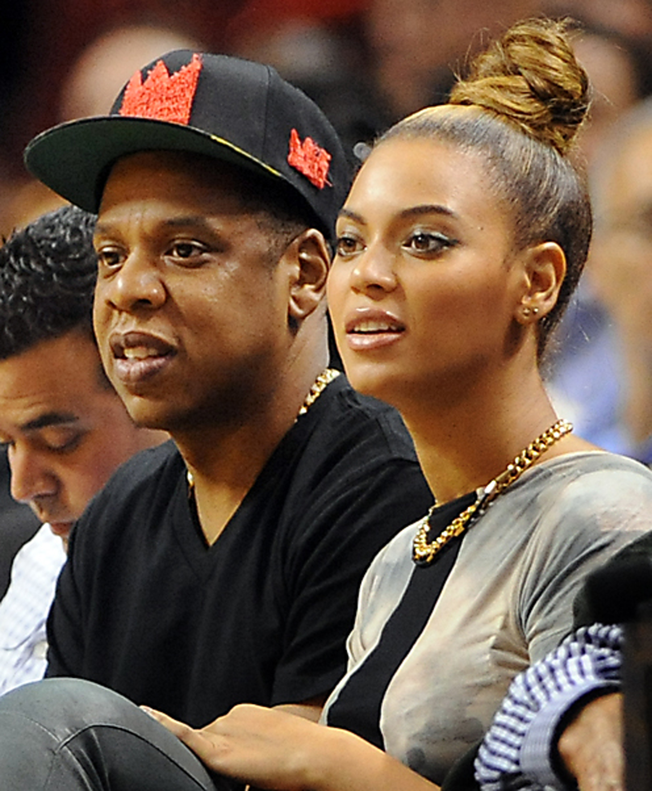 Jay-Z växte upp i ett hem där bröd var en lyxvara. Han har fått stå ut med våld och brist på pengar. Jay-Z växte upp i ett hem där bröd var en lyxvara. Han har fått stå ut med våld och brist på pengar.