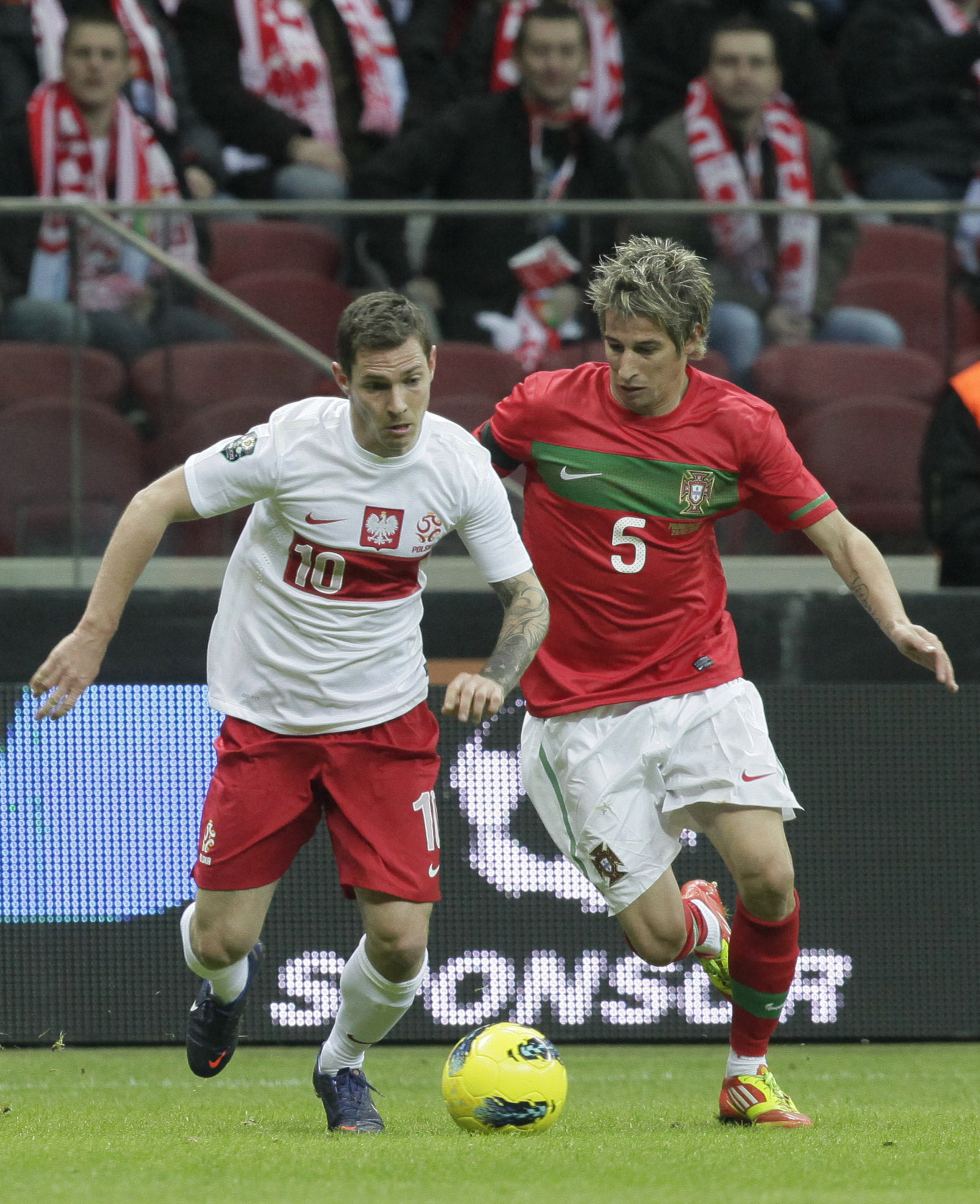 Fabio Coentrão, Portugal. Har gjort det riktigt bra i Real Madrid och blir ett vasst vapen på sin vänsterkant. Fabio Coentrão, Portugal. Har gjort det riktigt bra i Real Madrid och blir ett vasst vapen på sin vänsterkant.