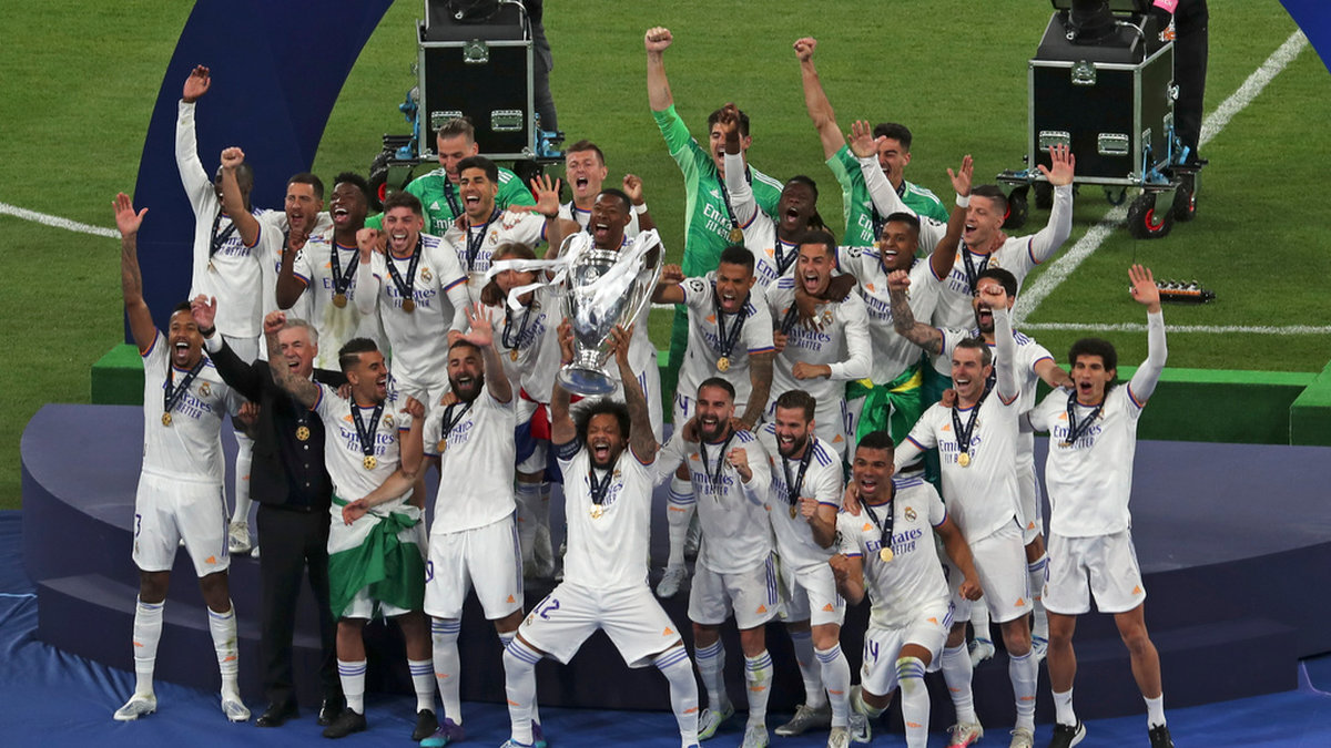 Real Madrid lyfter Champions League-bucklan.